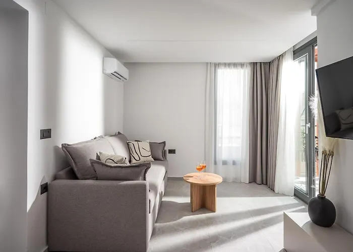 Euphoria Junior Suite With Jacuzzi By Senaon Urban Living