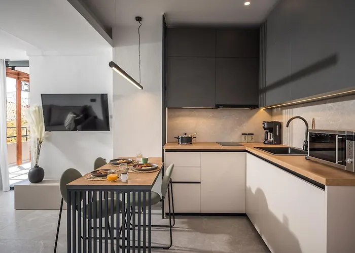 Euphoria Junior Suite With Jacuzzi By Senaon Urban Living