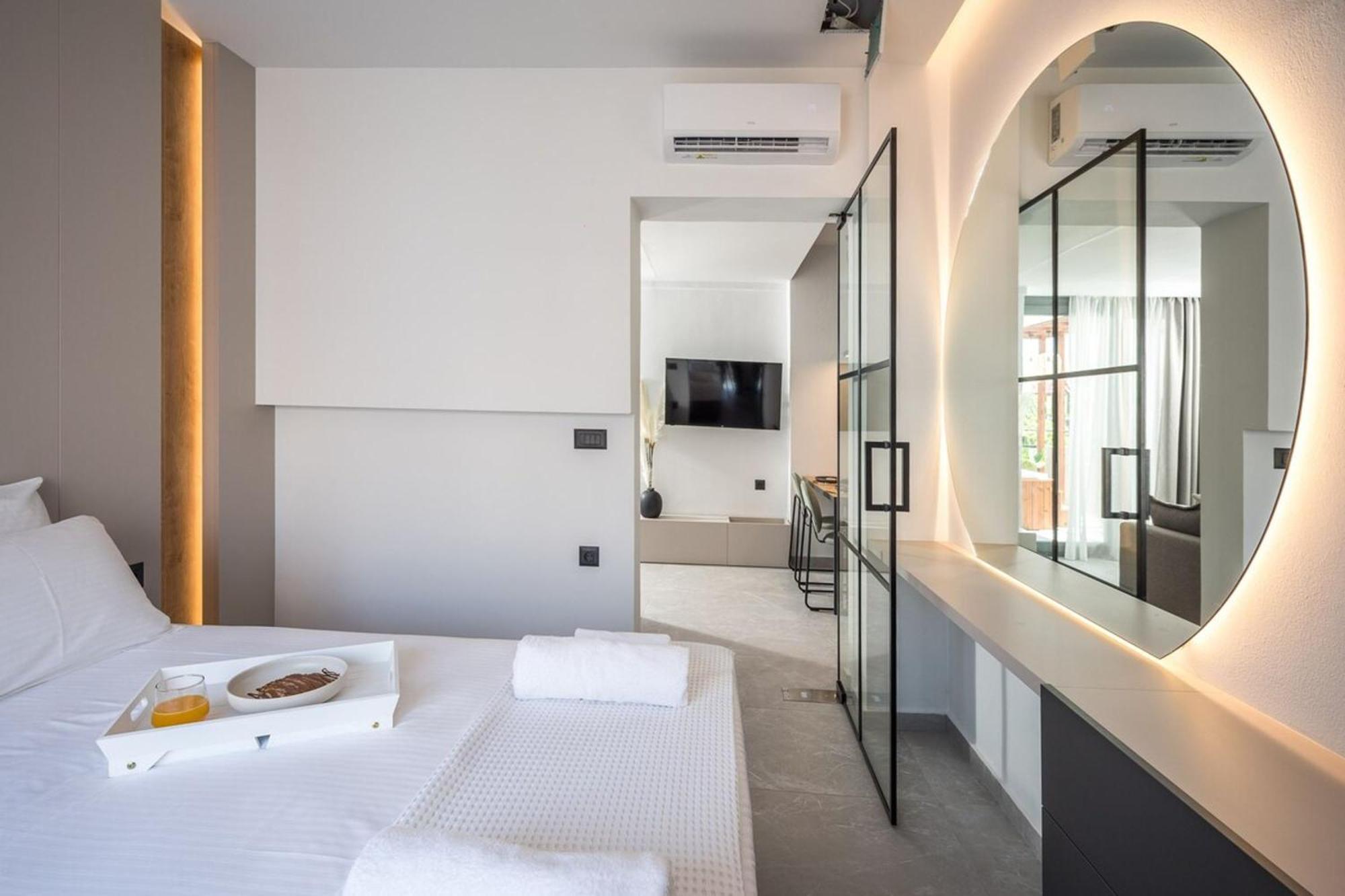 Euphoria Junior With Jacuzzi By Senaon Urban Living *